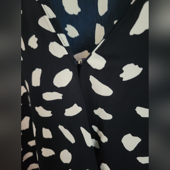 Umgee Women's Navy Blue White Polka Dot Short Sleeve V-neck Ruffle Romper Sz 1X - Picture 3 of 6